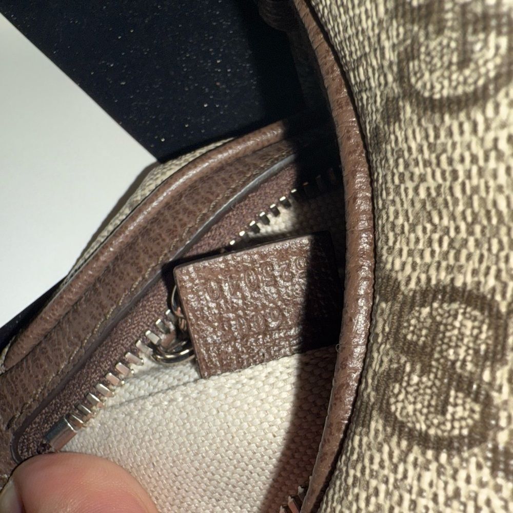Brand new with tags GUCCI ATTACHE MINI BAG fits phone - Picture 11 of 14